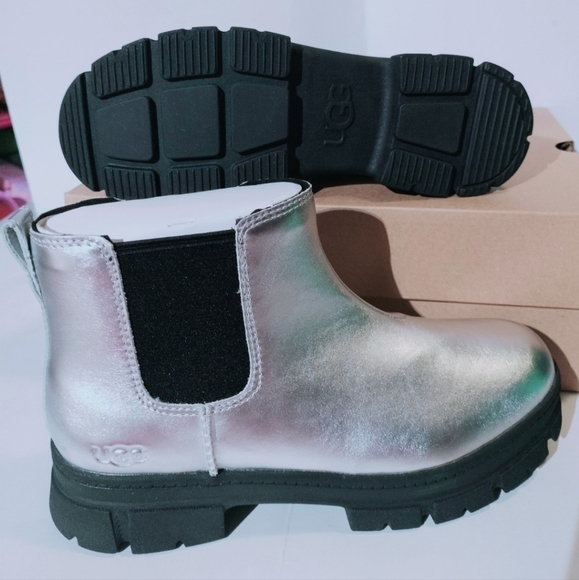 UGG Metallic Silver Chelsea Boots - Picture 3 of 9